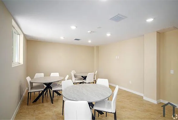 203 N University Dr — Photo 35