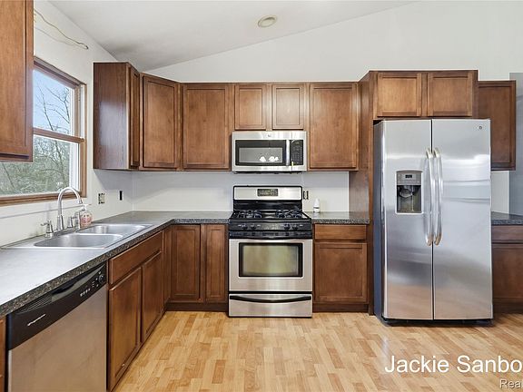 3rd image of 7069 N Moe Rd