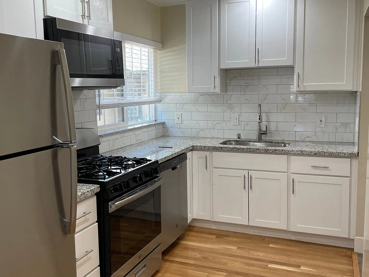 79 E Duane Street — Photo 4