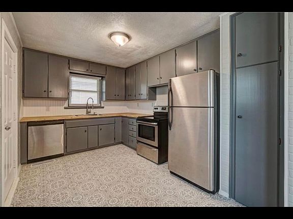 Updated kitchen with refrigerator, dishwasher, and oven
