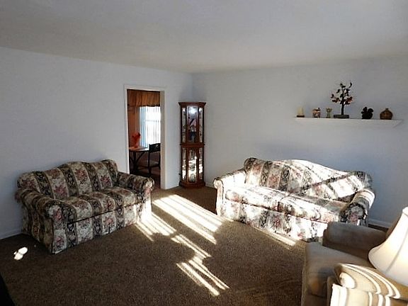 4th image of 3052 Evelyn St
