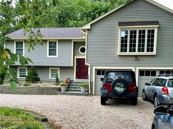 15 Oak Hill Rd, Clinton, CT 06413