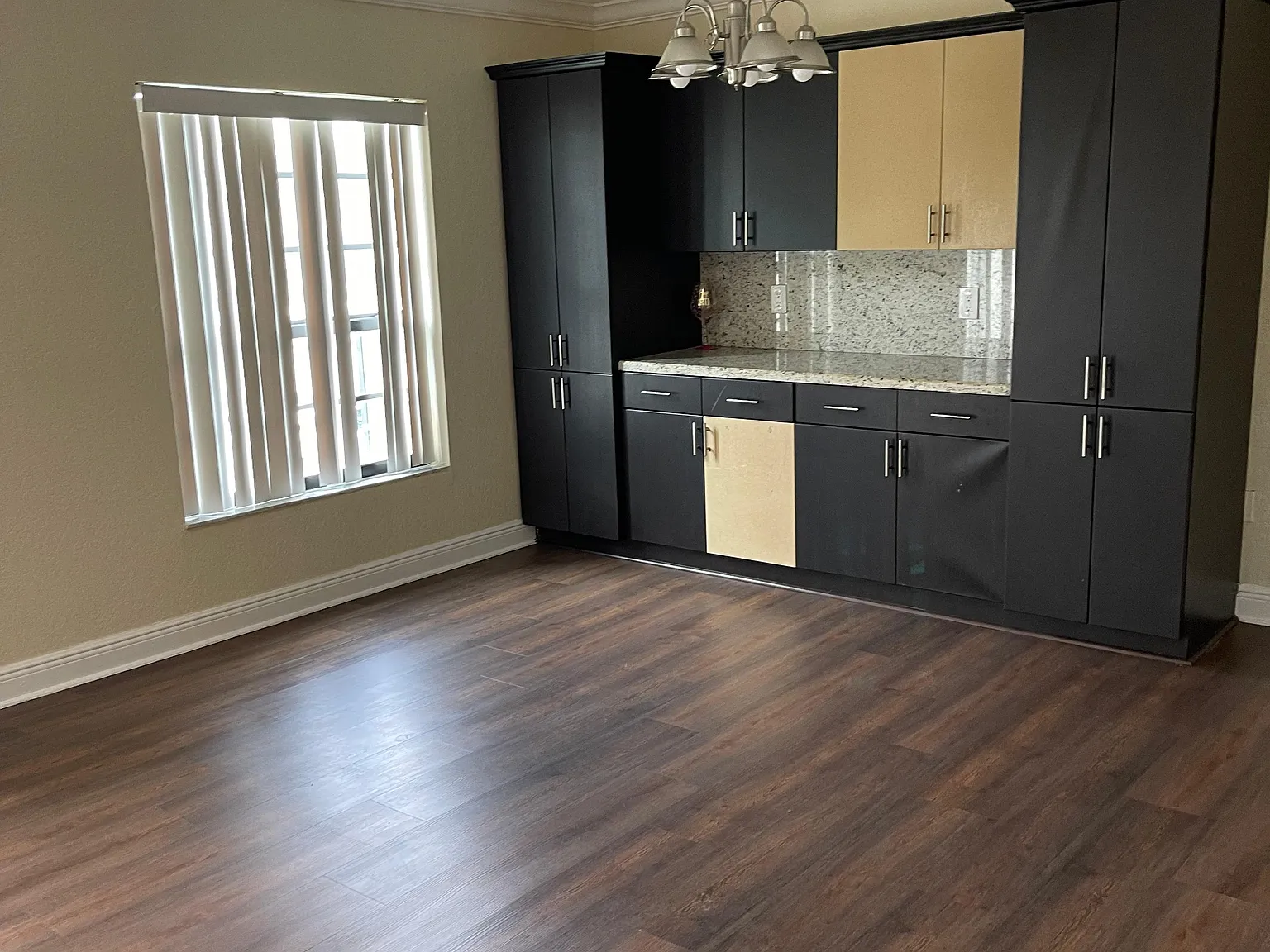 10411 N Kendall Dr — Photo 4