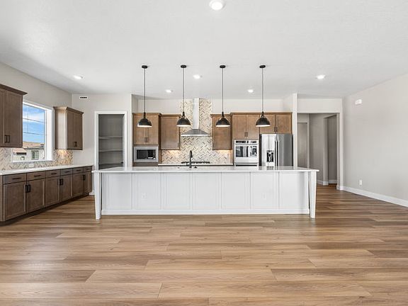 Oversize kitchen island