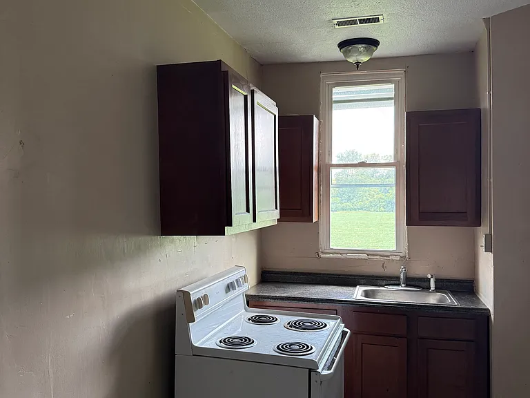 4059 Lower Valley Pike #4 — Photo 8
