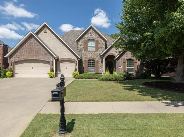 1204 SW Edinburgh Ave, Bentonville, AR 72713