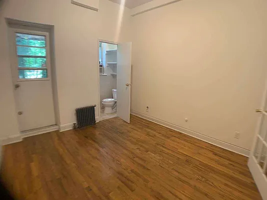 Rented by Tapiro Realty | media 10