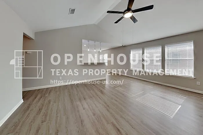 3 bed, 2.0 bath, 1615 sqft, $2,025 — Photo 3