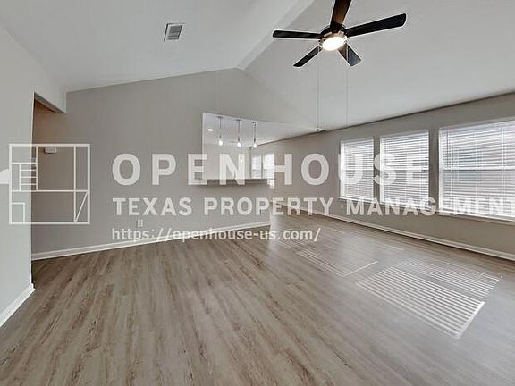3rd image of 10 Windswept Oaks Pl