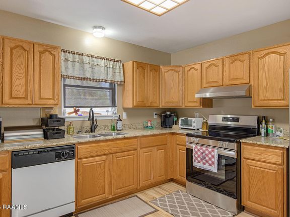 5th image of 4807 Dolphin St
