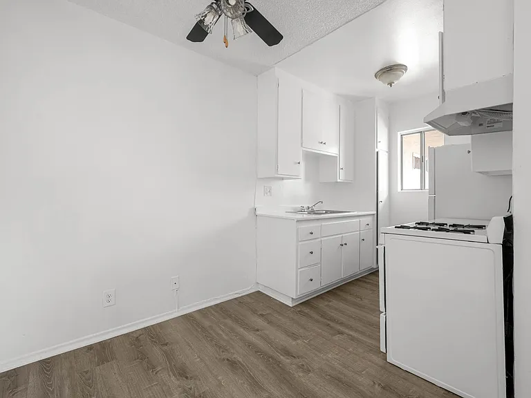 19035 Sherman Way — Photo 5