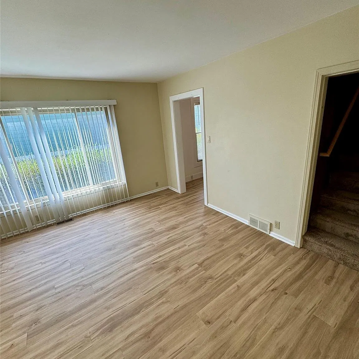 2 bed, 1.0 bath, 1100 sqft, $1,600 — Photo 4