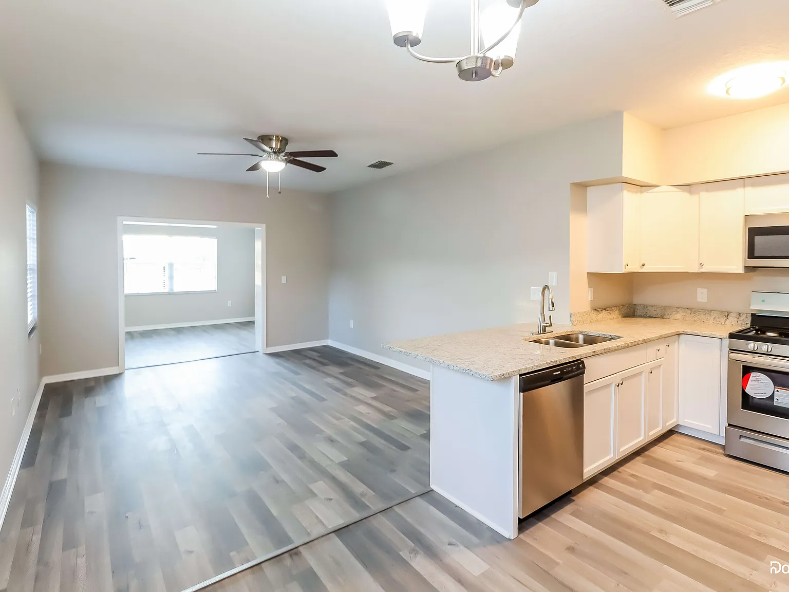3 bed, 2.0 bath, 1449 sqft, $2,025 — Photo 4