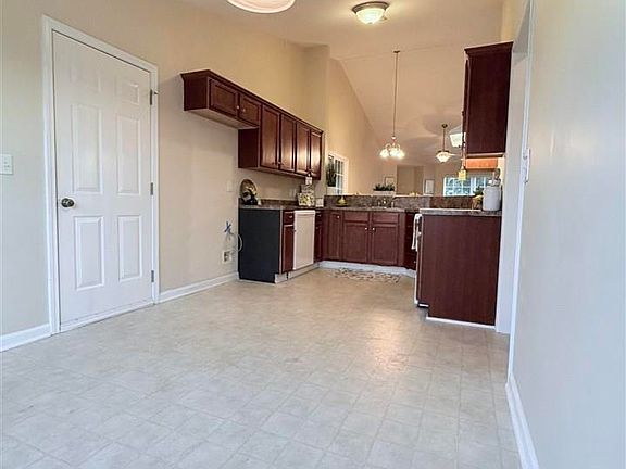 5th image of 305 Inlet Ct
