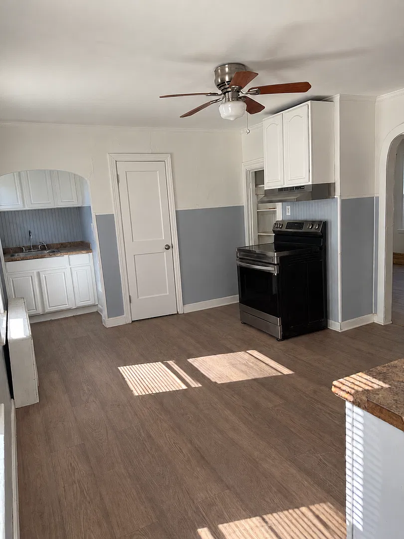 3 Bed/1 Bath in Downtown Warren — Photo 3