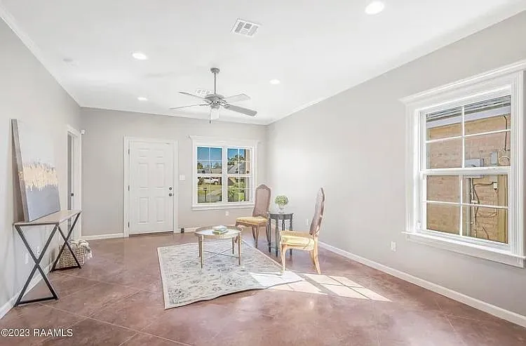 107 Darlene Dr — Photo 3