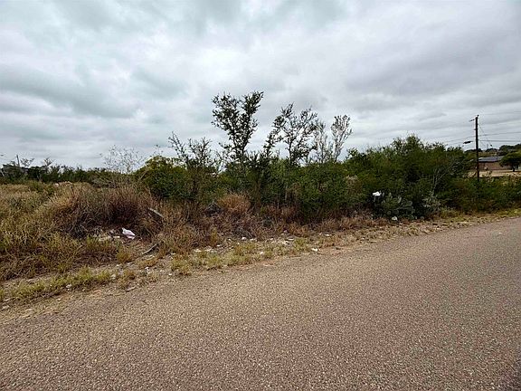 2nd image of 2224 N Siesta Ln