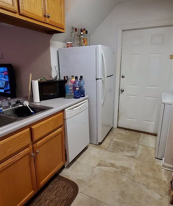 2nd image of 820-3 W Carolina St