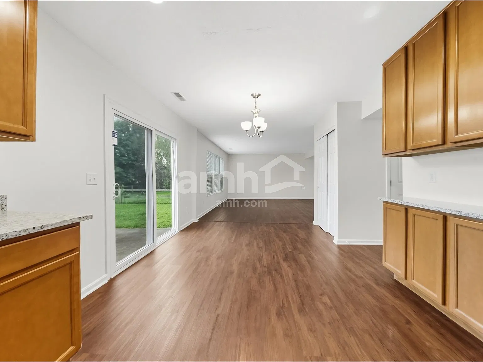 4 bed, 2.5 bath, 2678 sqft, $2,885 — Photo 4