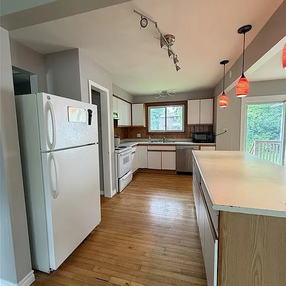 471 Randolph Ave — Photo 5