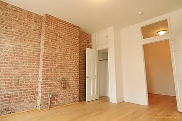 Rented by aptsandlofts.com