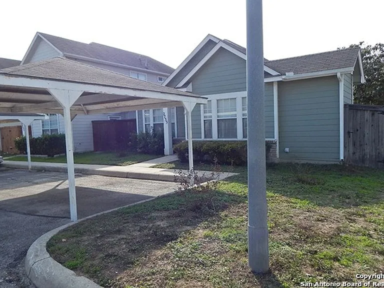 2735 Crown Holw — Photo 3