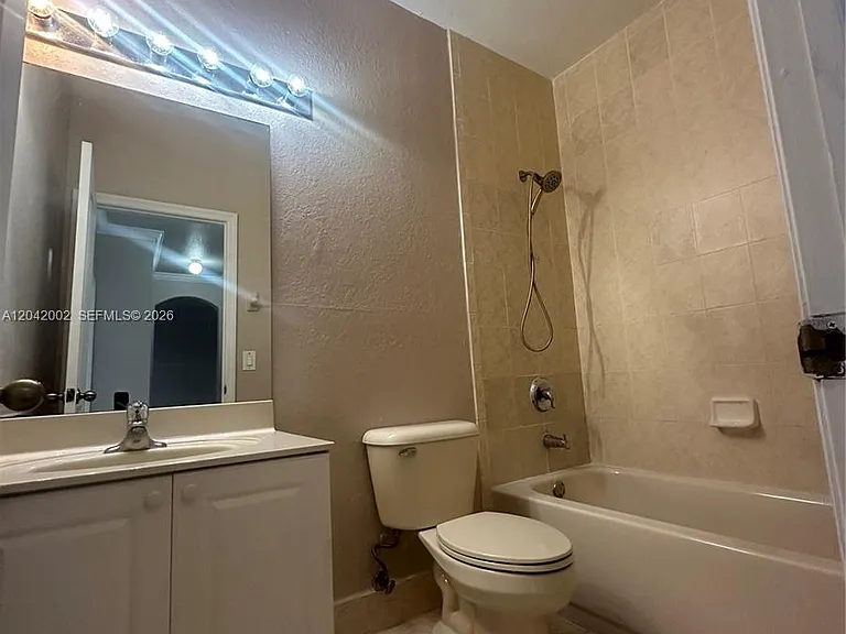 1656 SE 29th Ct #201 — Photo 5