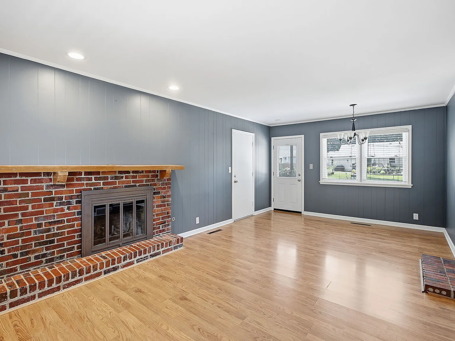 4 bed, 2402 sqft, $3,450 — Photo 3