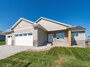 1105 N Danielle Dr, Sioux Falls, SD 57103