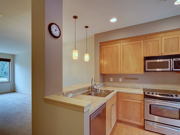 4th image of 348 Shangri La Way NW