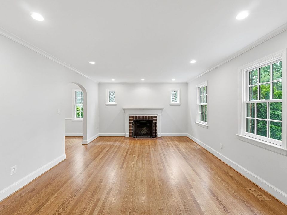 1st image of 2812 Northampton St NW