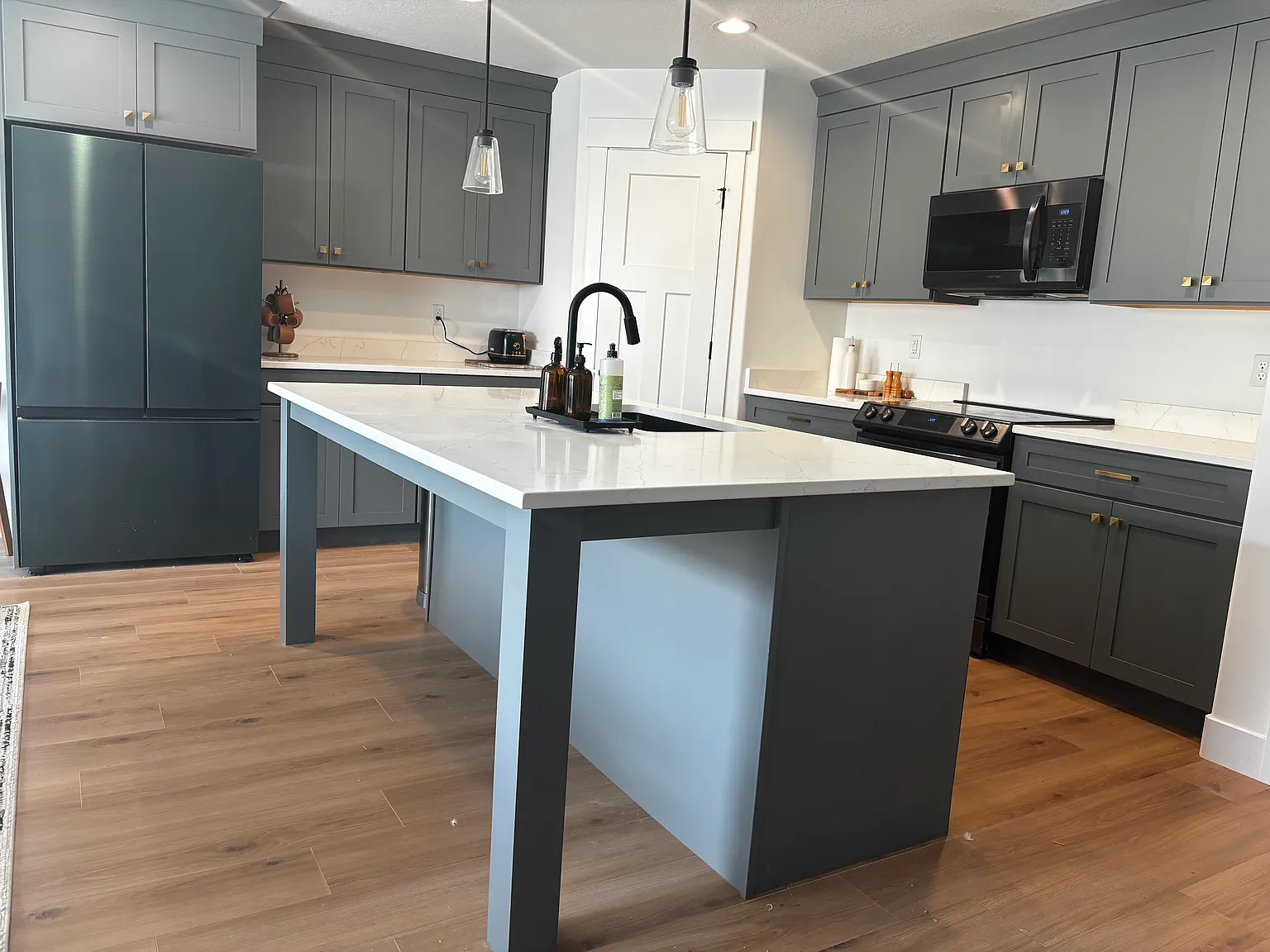 5 bed, 3.5 bath, 3900 sqft, $3,650 — Photo 3