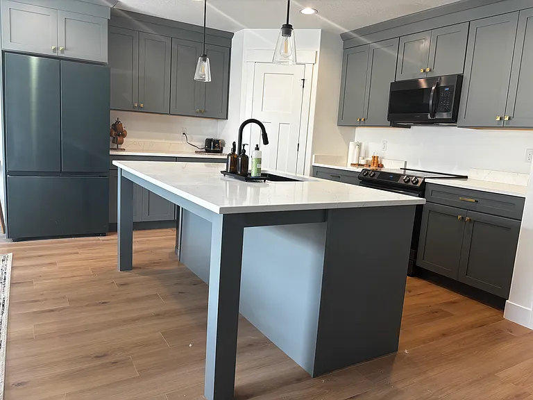 556 N Hill View Dr — Photo 3