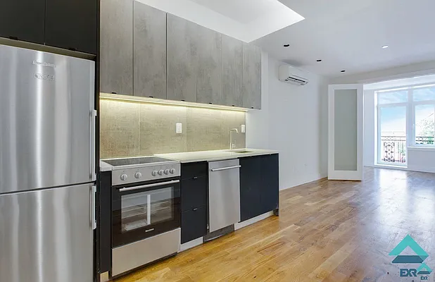 Rented by EXR | media 20