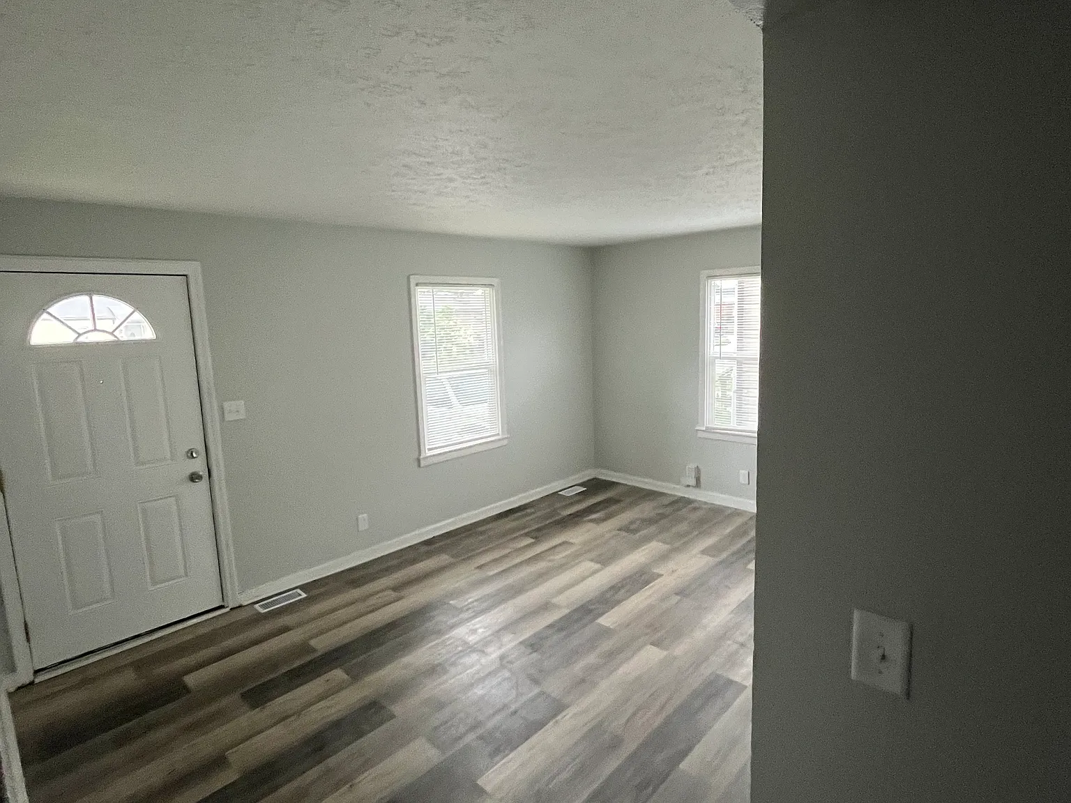 2 bed, 700 sqft, $995 — Photo 4