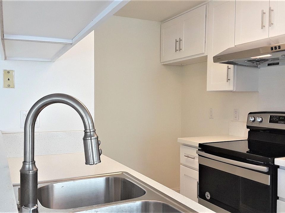 1st image of 1147 W Calle Del Sol