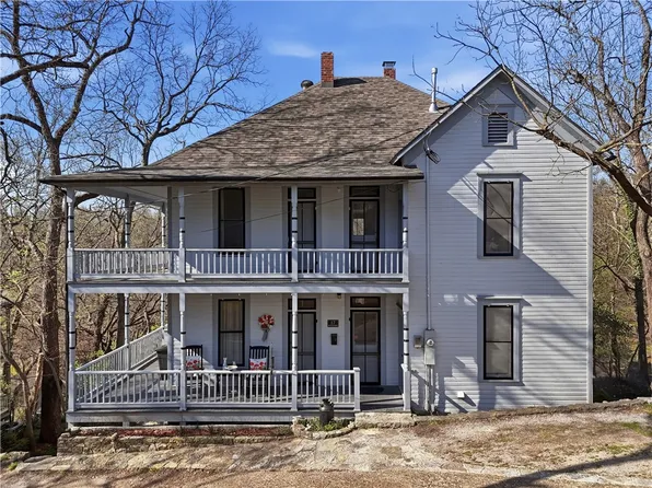 17 Hilton St, Eureka Springs, AR 72632
