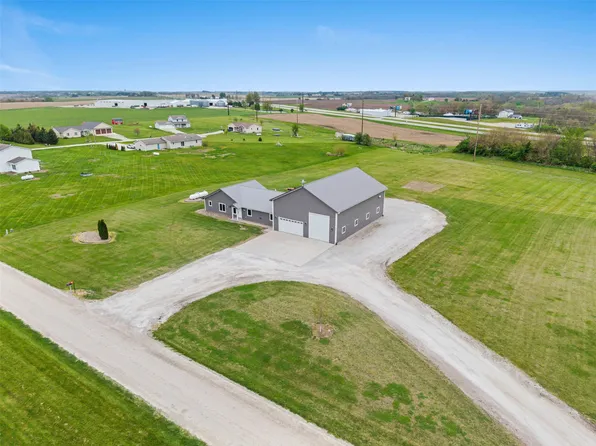 1806 Elk Horn Trl, Pella, IA 50219