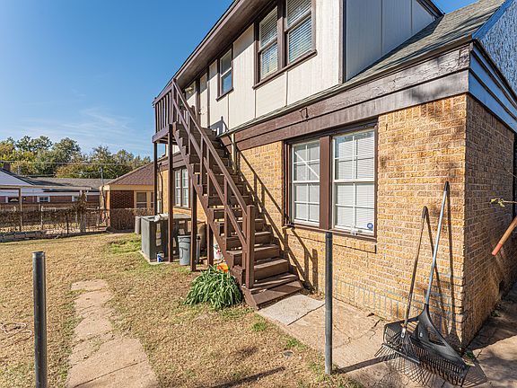 Upstairs (Unit B Entry)