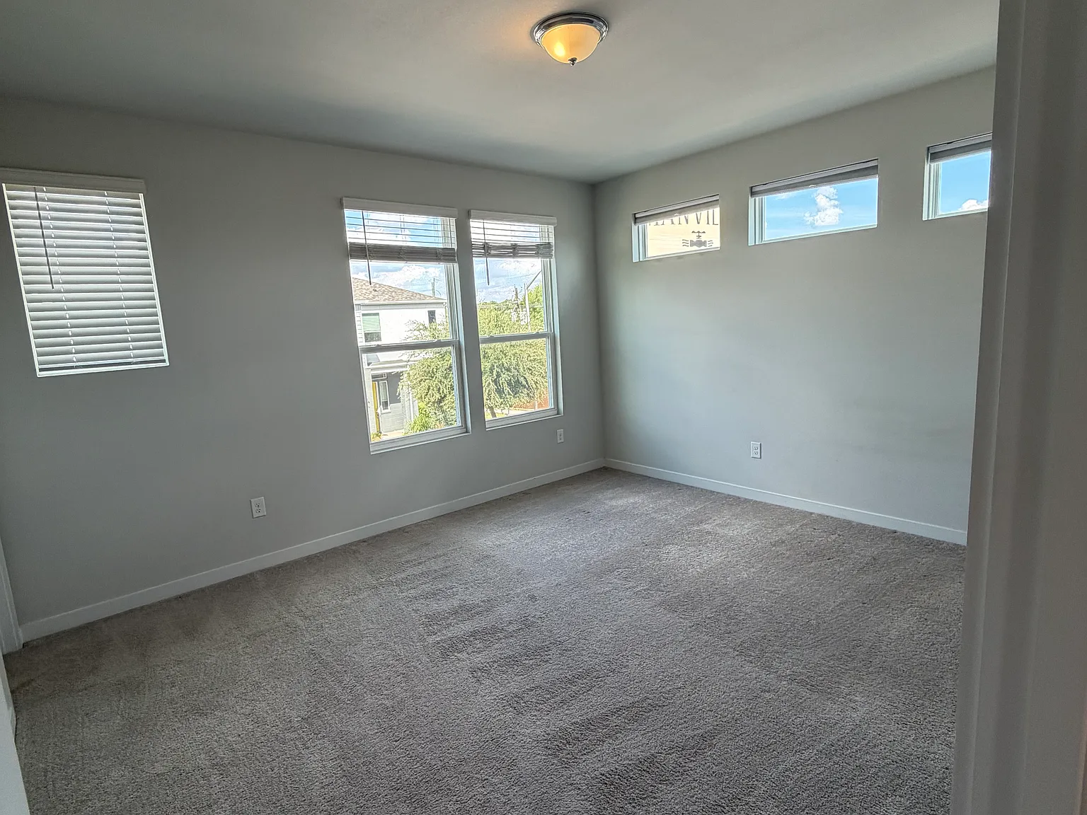 3 bed, 2.5 bath, 1485 sqft, $2,200 — Photo 2