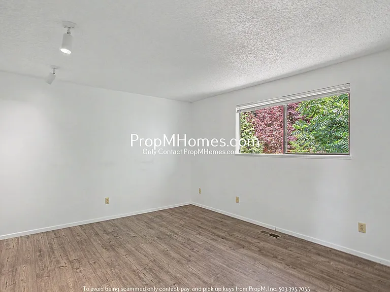 810 SW Spring Ln — Photo 10