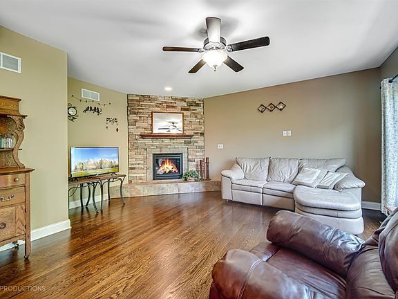 4th image of 23 Browning Ln