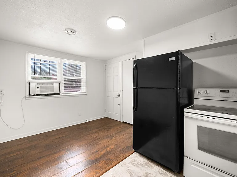 807 S Main Ave #6 — Photo 10