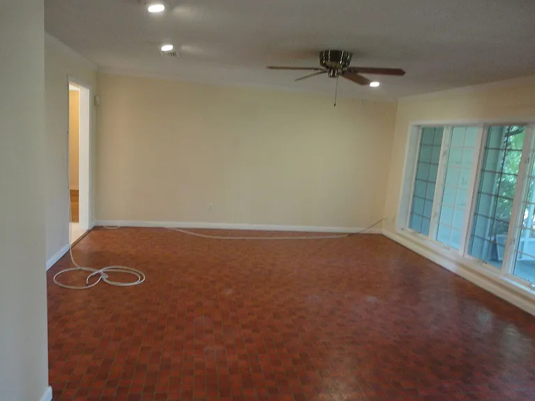 9230 NW 9th Ave — Photo 14