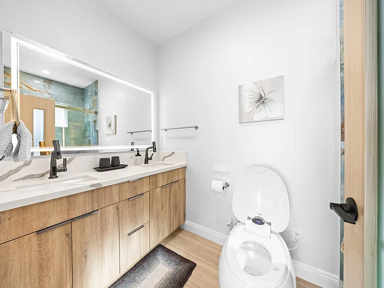 422 Roosevelt Ave — Photo 12