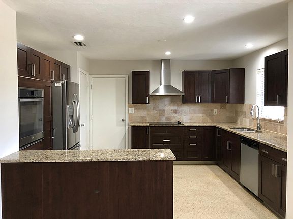 3rd image of 3523 Fairview Dr