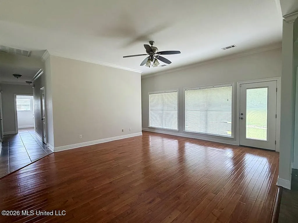 4 bed, 2.5 bath, 2757 sqft, $3,000 — Photo 3
