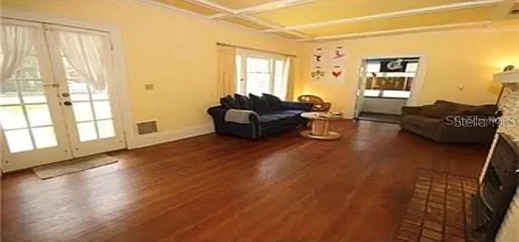 2 bed, 2.0 bath, 2800 sqft, $2,400 — Photo 2