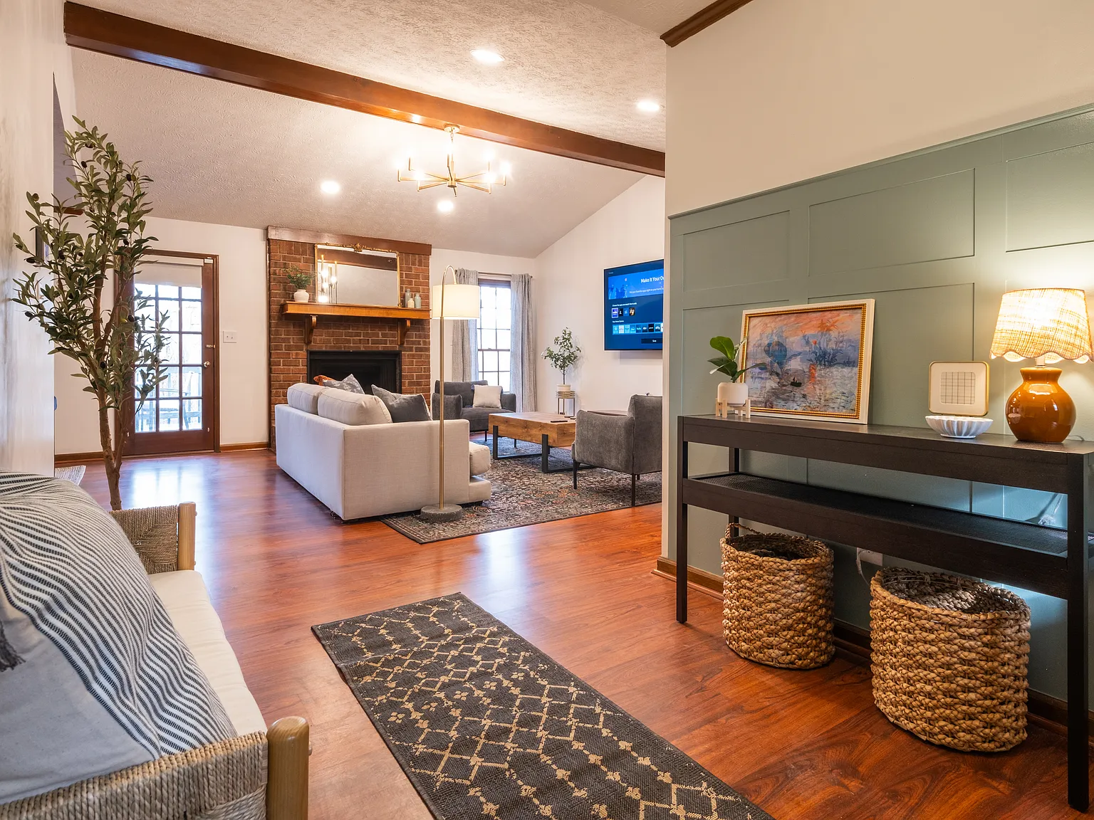 4 bed, 3200 sqft, $7,800 — Photo 1