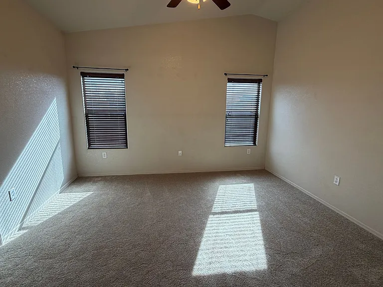 4662 Redwood St — Photo 11